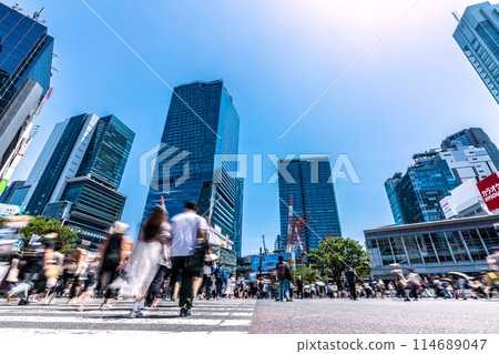 Tokyo cityscape in Japan: Inbound tourism revives... Shibuya Scramble Crossing bustling with foreign tourists, etc. (17th) Tokyo cityscape in Japan: Inbound tourism revives... Shibuya Scramble Crossing bustling with foreign tourists, etc. (17th) 114689047