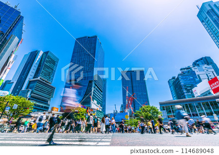 Tokyo cityscape in Japan: Inbound tourism revives... Shibuya Scramble Crossing bustling with foreign tourists, etc. (17th) Tokyo cityscape in Japan: Inbound tourism revives... Shibuya Scramble Crossing bustling with foreign tourists, etc. (17th) 114689048