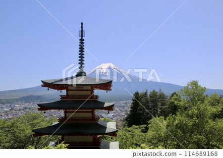 Arakurayama Sengen Park and Mount Fuji (Fujiyoshida City, Yamanashi Prefecture) Arakurayama Sengen Park and Mount Fuji (Fujiyoshida City, Yamanashi Prefecture) 114689168