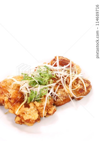 Deep-fried chicken, chicken dish, light background 114689716