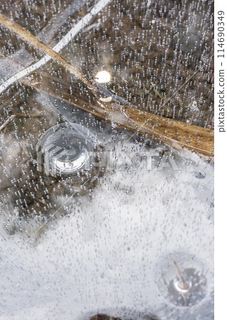 早春鷲岳滑雪場形成的薄冰（岐阜縣郡上市高鷲町大鷲市）*照片位置在作品評論區 114690349