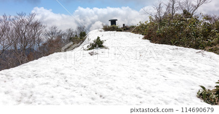 殘留積雪的鷲嶽山（岐阜縣郡上市高鷲町大鷲）*照片地點見作品評論區 114690679