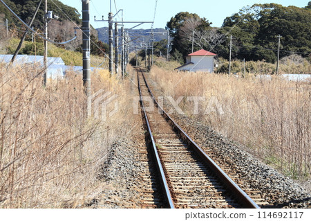 A straight track 114692117