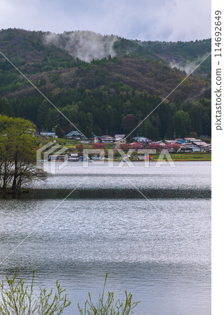 Early morning at Lake Kizaki [Omachi City] 114692649