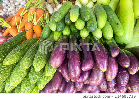 Fresh vegetables at the farmers market 114695739