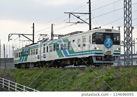 Abukuma Express 8100 series A-17 train 114696095