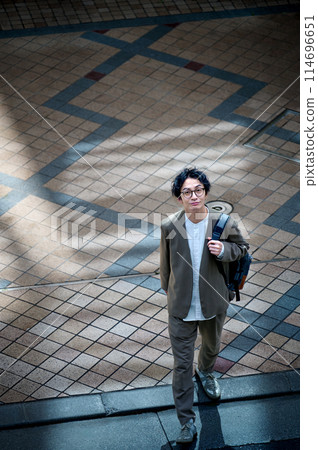 Casual businessman commuting to work Casual businessman commuting to work 114696651