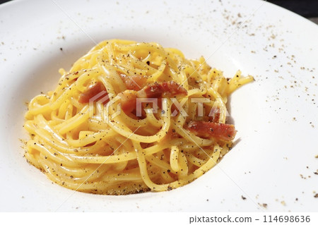 Carbonara  114698636