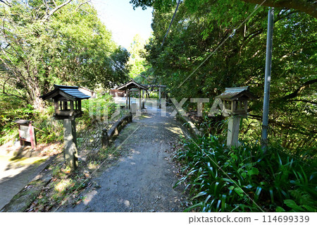 濱松市富富「二俁城」石牆與弧形環 濱松市富富「二俁城」石牆與弧形環 114699339