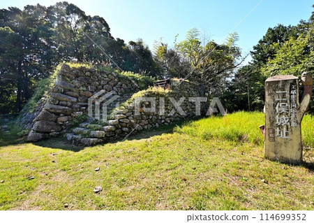 Hamamatsu City: Stone walls and enclosures of Futamata Castle in Totomi 114699352