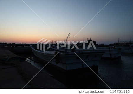 深浦町河瀨漁港的黃昏 深浦町河瀨漁港的黃昏 114701115