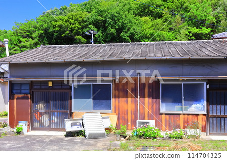 Image of the vacant house problem Image of the vacant house problem 114704325