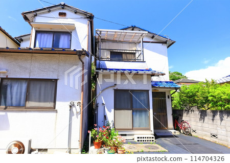 Image of the vacant house problem Image of the vacant house problem 114704326