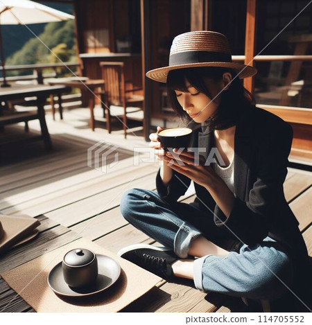 Women who drink coffee at a cafe 114705552