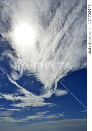 雲遮住了太陽,雲遮住了海洋 雲遮住了太陽,雲遮住了海洋 114708441