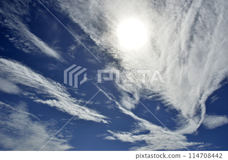 雲遮住了太陽，雲遮住了海洋 114708442