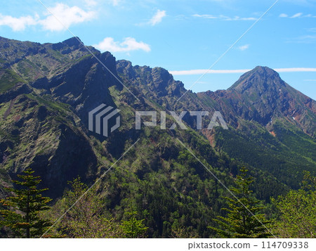 Mt. Akadake and Mt. Yokodake seen from Mt. Iodake in the Yatsugatake Mountains in summer 114709338