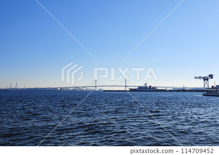 Morning of Yokohama Port 114709452