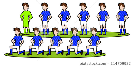 Soccer players taking a commemorative photo before the match while keeping social distance_Japan national soccer team fielder 114709922