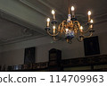 Chandelier 114709963