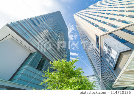 Looking up at the buildings in Saitama New Urban Center, Saitama Prefecture Looking up at the buildings in Saitama New Urban Center, Saitama Prefecture 114710126