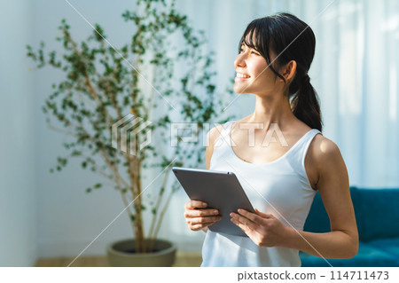 Morning sun through the window and a woman 114711473