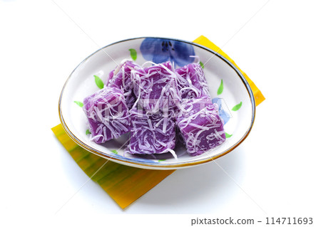 Steam purple sweet potato cake. Thai Desserts. 114711693