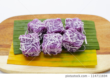 Steam purple sweet potato cake. Thai Desserts. 114711694