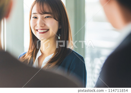 漂亮的女士 114711854