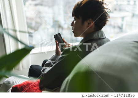 Living in an apartment Living in an apartment 114711856