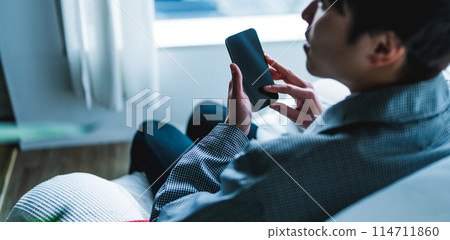 Living in an apartment Living in an apartment 114711860
