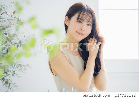 Hair care image for young women 114712182