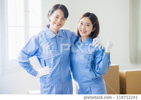 Moving and packing service image Moving and packing service image 114712241