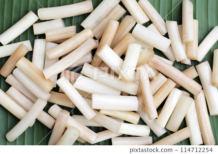 Fresh lotus rootlet on banana leaf Fresh lotus rootlet on banana leaf 114712254