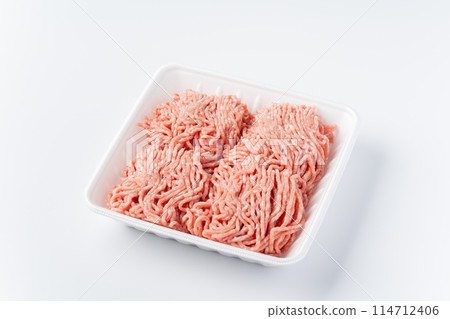 Minced pork in a food tray 114712406