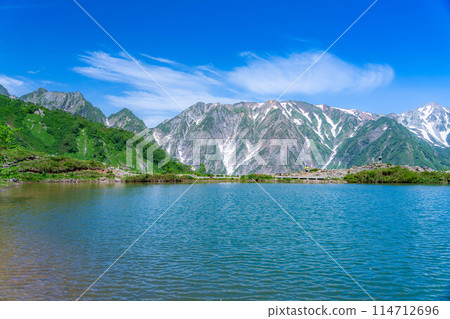 [Mountain material] Karamatsudake and Happoike pond in summer [Nagano Prefecture] 114712696