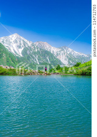 [Mountain material] Karamatsudake and Happoike pond in summer [Nagano Prefecture] 114712703