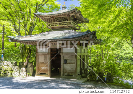 Fresh greenery in Kyoto - Atagi Nenbutsu Temple Fureai Kannondo 114712752