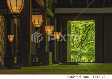 Kyoto's fresh greenery: Atagi Nenbutsu-ji Temple main hall Kyoto's fresh greenery: Atagi Nenbutsu-ji Temple main hall 114712802