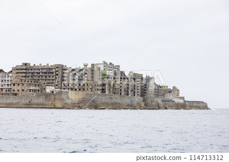 Gunkanjima seen from the sea 114713312