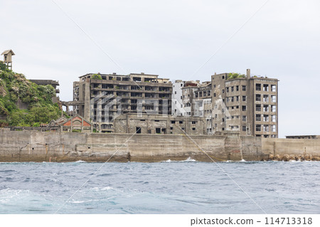 從海上看到的軍艦島 從海上看到的軍艦島 114713318