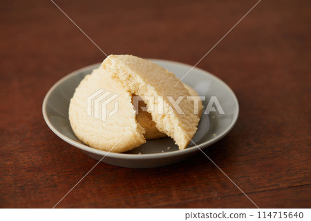 Rustic shortbread cross section 114715640