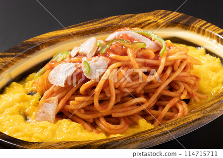 Teppanyaki-style Neapolitan bento 114715711