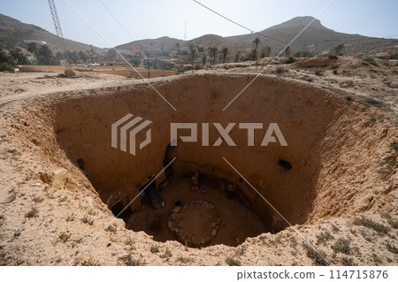 Ancient Berber troglodyte underground dwellings in Matmata, Tunisia 114715876