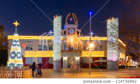 City hall of city Sants Coloma de Gramenet at Christmas time 114716062