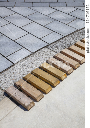 Various passageways and staircases in the city 114716151