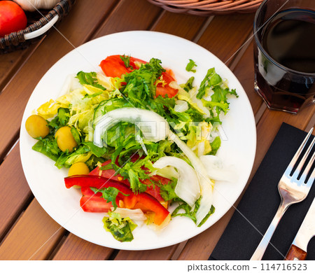 Summer light salad of tomatoes, boiled eggs, onions, olives and arugula 114716523