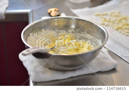 Scene of making sweets Scene of making sweets 114716615