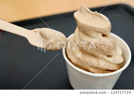 杯中咖啡軟冰淇淋 114717719
