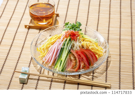Delicious cold Chinese noodles on a hot day 114717833